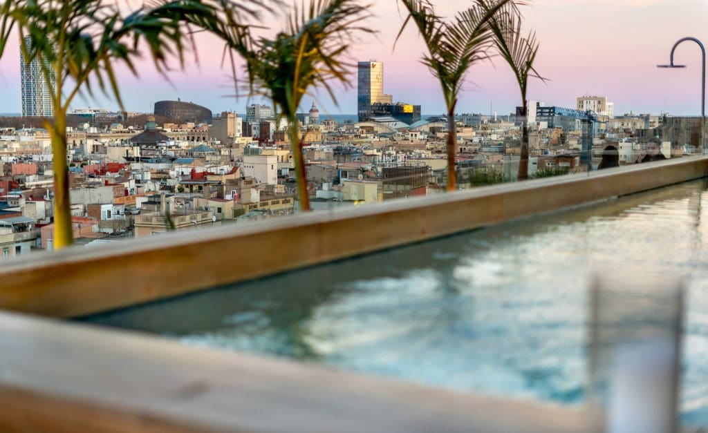 BARCELONA EDITION hotel rooftop pool