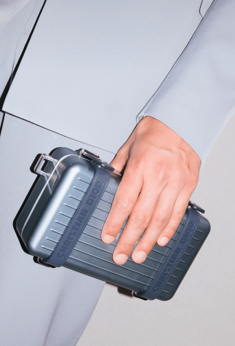 The collaboration Dior/Rimowa. - Suite Life